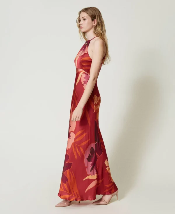 robe_longue_en_satin_flor_2-1.webp Robes De Cérémonie | Robes Élégantes*TWINSET Milano Robe Longue En Satin Floral Avec Encolure Américaine Grandes Fleurs Rouge/Red Plum