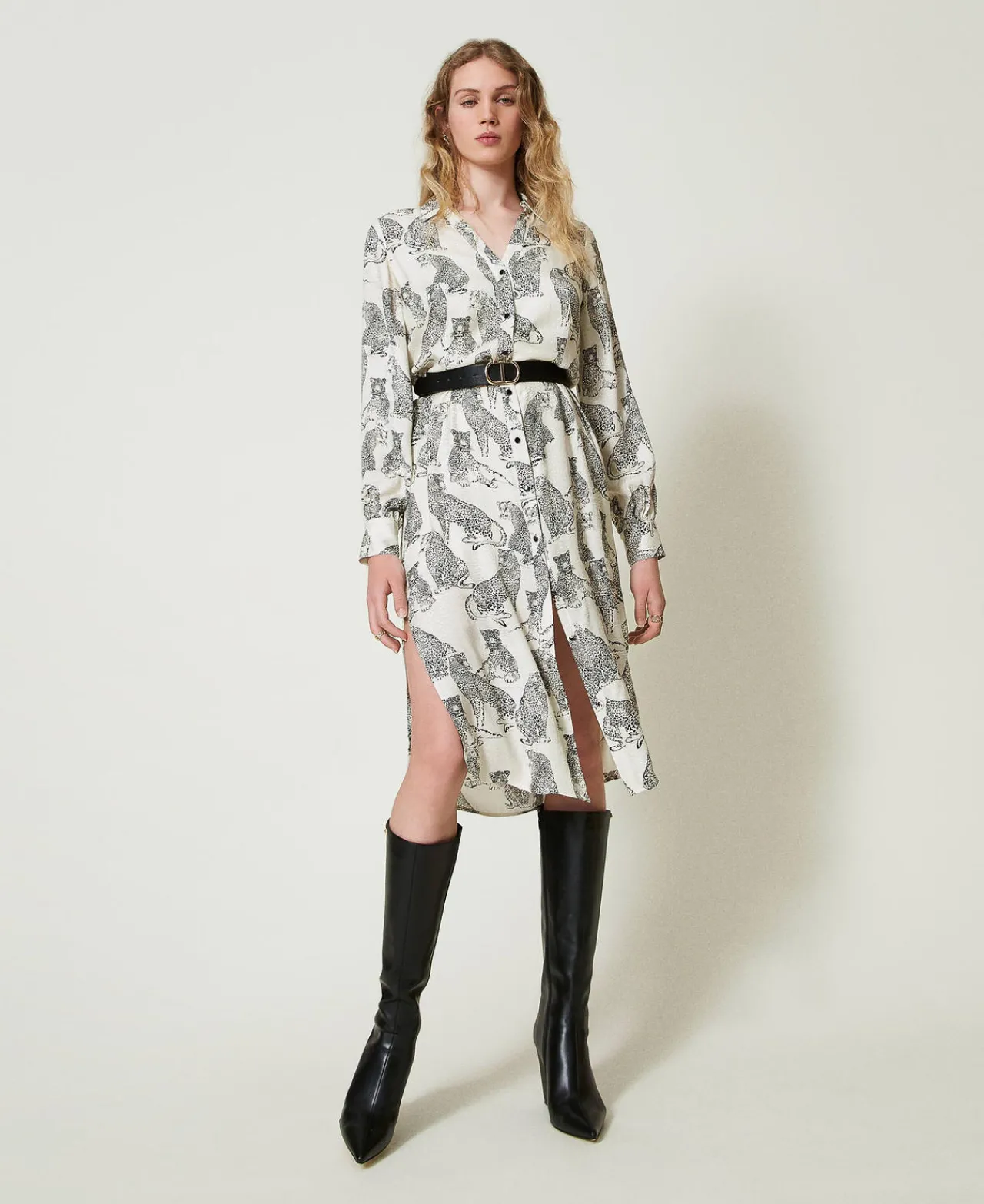 robe_midi_jacquard_avec_i_0.webp Robes De Cérémonie | Robes Midi*TWINSET Milano Robe Midi Jacquard Avec Imprimé Jaguar Imprimé Jaguars Noir/Blanc Neige