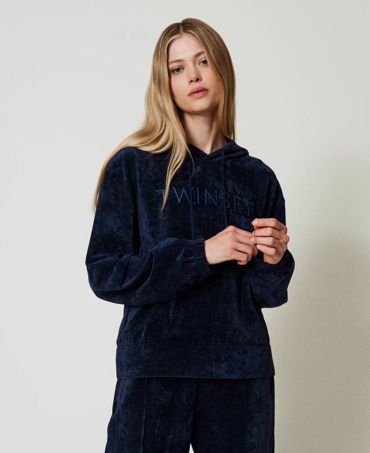 Sweat-Shirts*TWINSET Milano Sweat-shirt En Velours Avec Logo Brodé Bleu Blackout