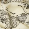 tole_avec_imprim_jaguars_2.webp Écharpes*TWINSET Milano Étole Avec Imprimé Jaguars Imprimé Jaguars Noir/Blanc Neige