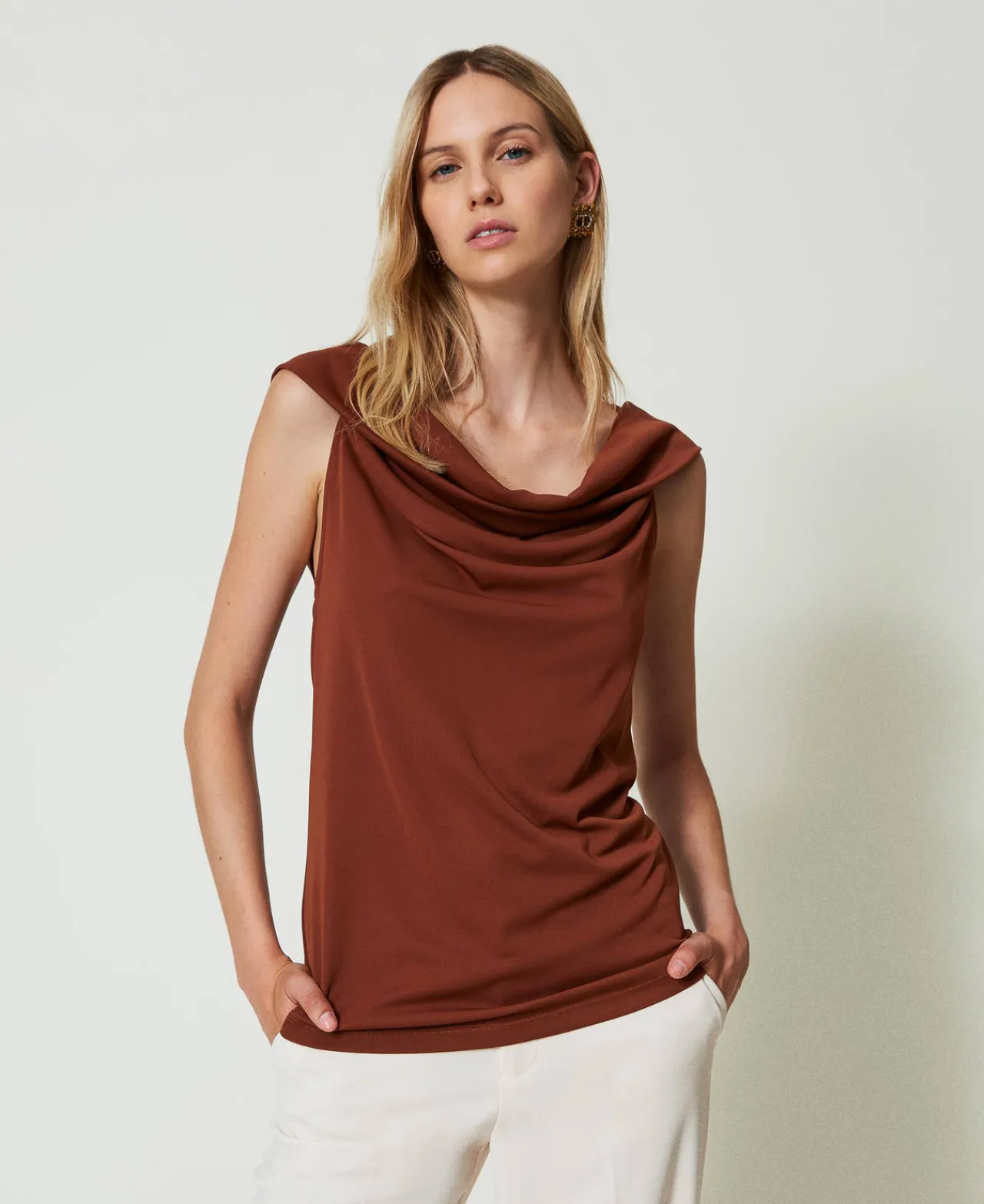 top_avec_col_drap_0.webp T-Shirts Et Tops*TWINSET Milano Top Avec Col Drapé Marron « Terre de Sienne »