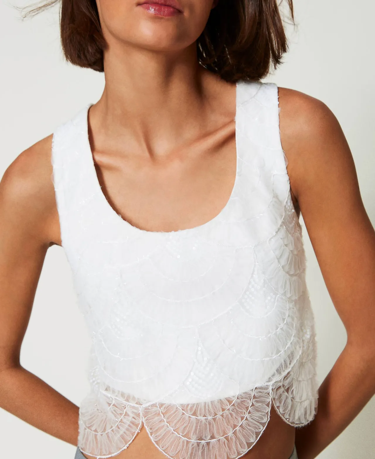 top_en_crpe_cady_et_organ_0.webp T-Shirts Et Tops*TWINSET Milano Top En Crêpe Cady Et Organza Brodé Crème White
