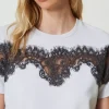 tshirt_regular_avec_dente_4.webp T-Shirts Et Tops*TWINSET Milano T-shirt Regular Avec Dentelle Incrustée Bicolore Argent/Gris « Blackened Pearl »